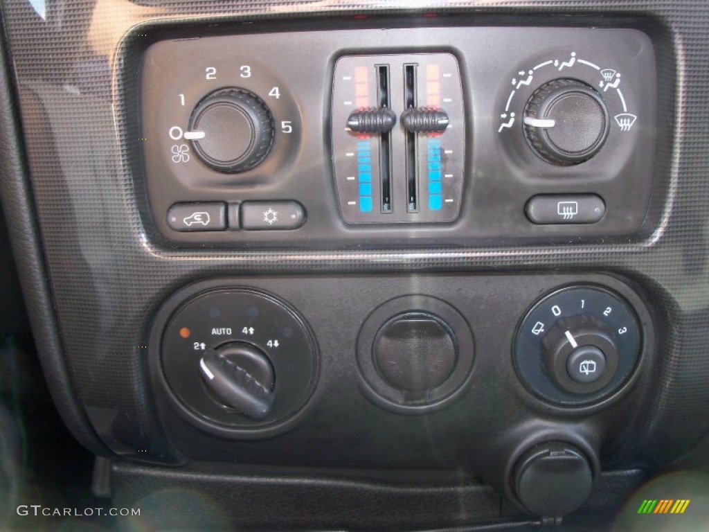 2009 GMC Envoy SLE 4x4 Controls Photo #54517847