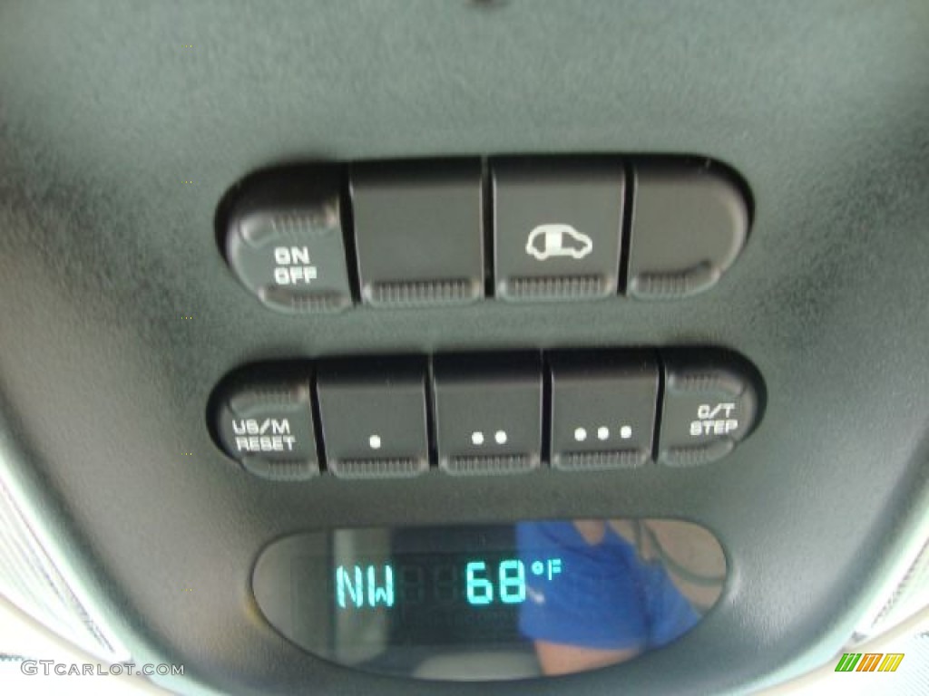 2005 Dodge Caravan SXT Controls Photo #54519374