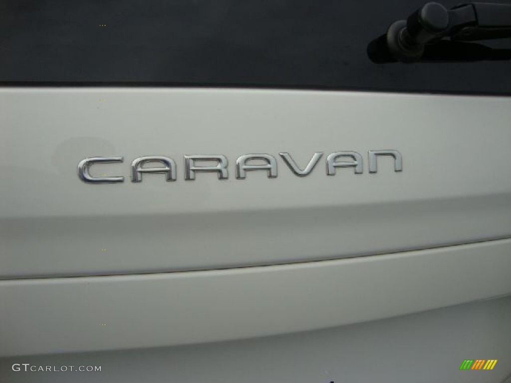 2005 Dodge Caravan SXT Marks and Logos Photos