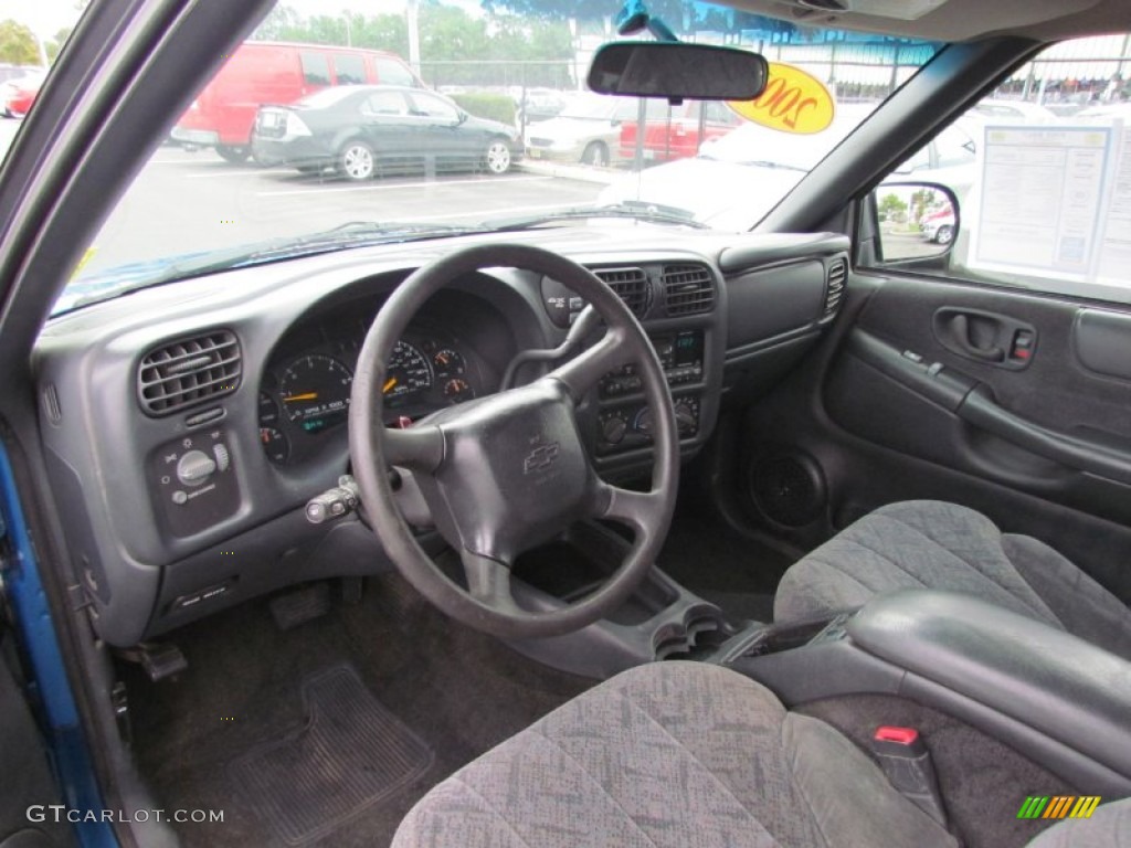 2001 S10 LS Crew Cab 4x4 - Bright Blue Metallic / Graphite photo #8