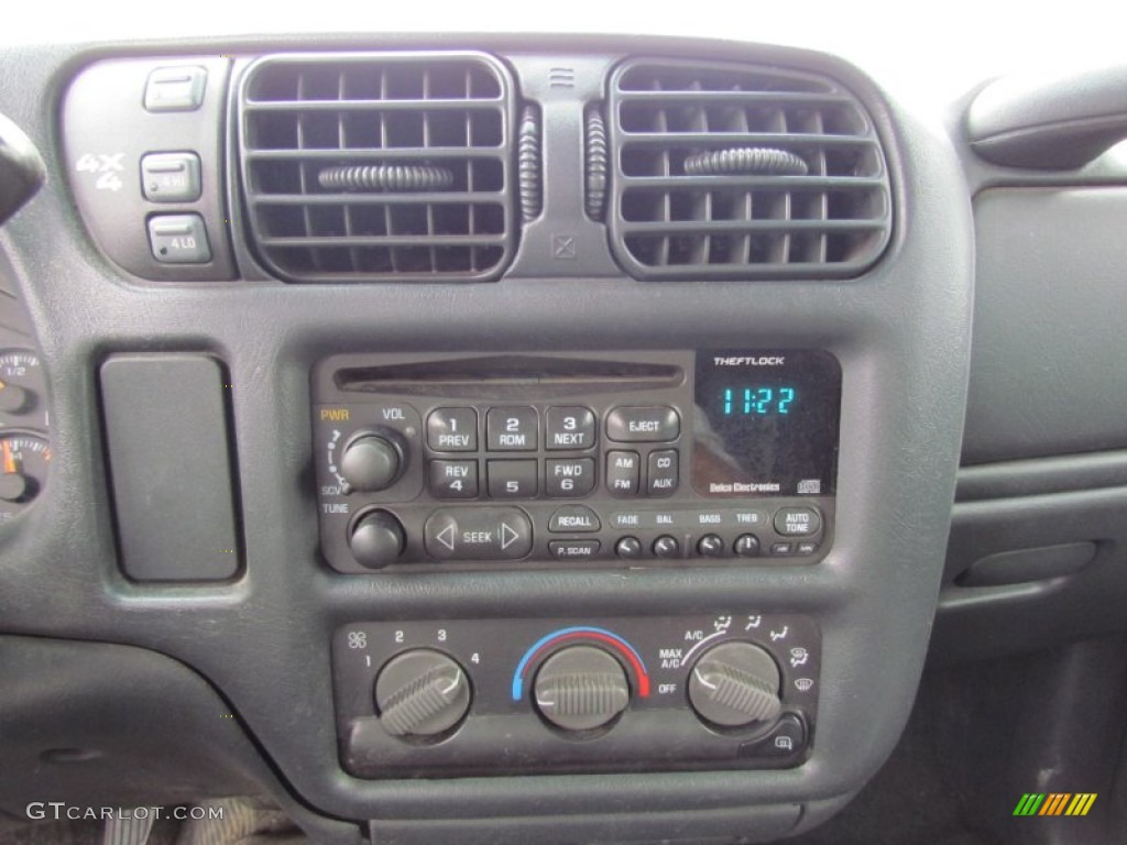 2001 Chevrolet S10 LS Crew Cab 4x4 Audio System Photos