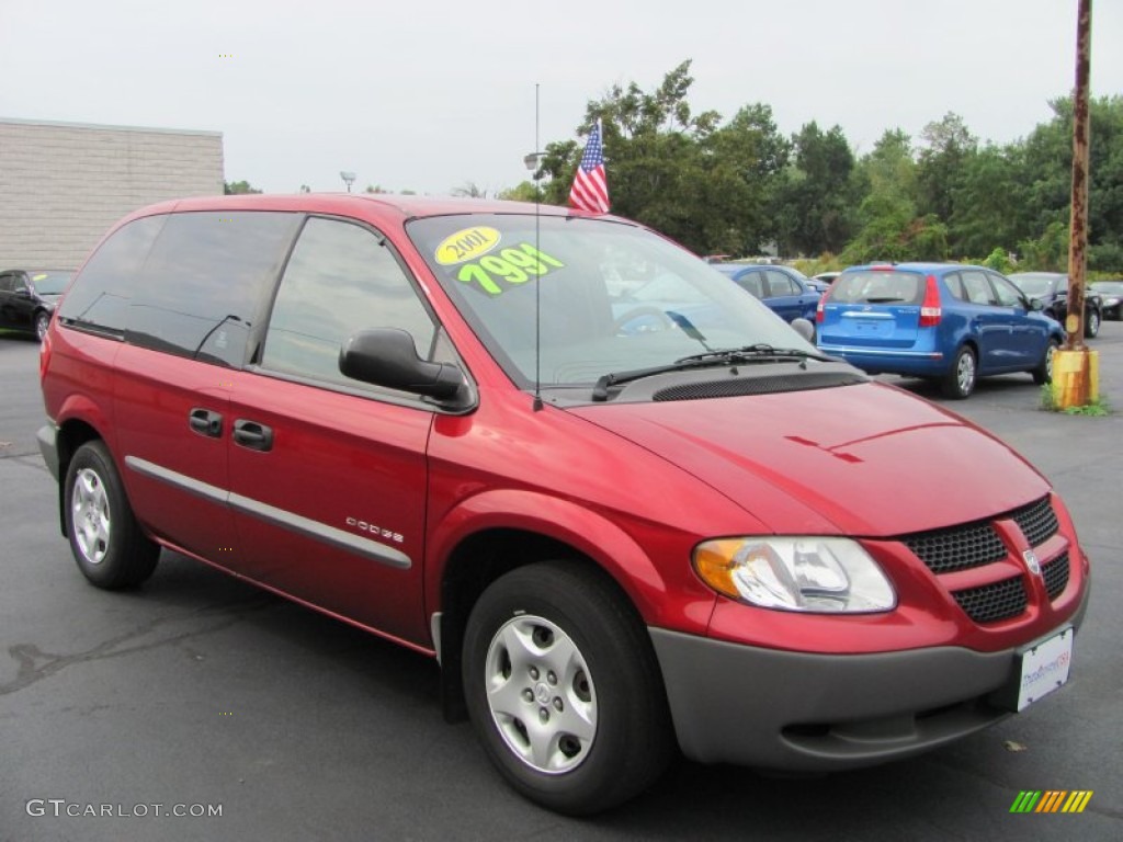 2001 Caravan SE - Inferno Red Tinted Pearlcoat / Taupe photo #18