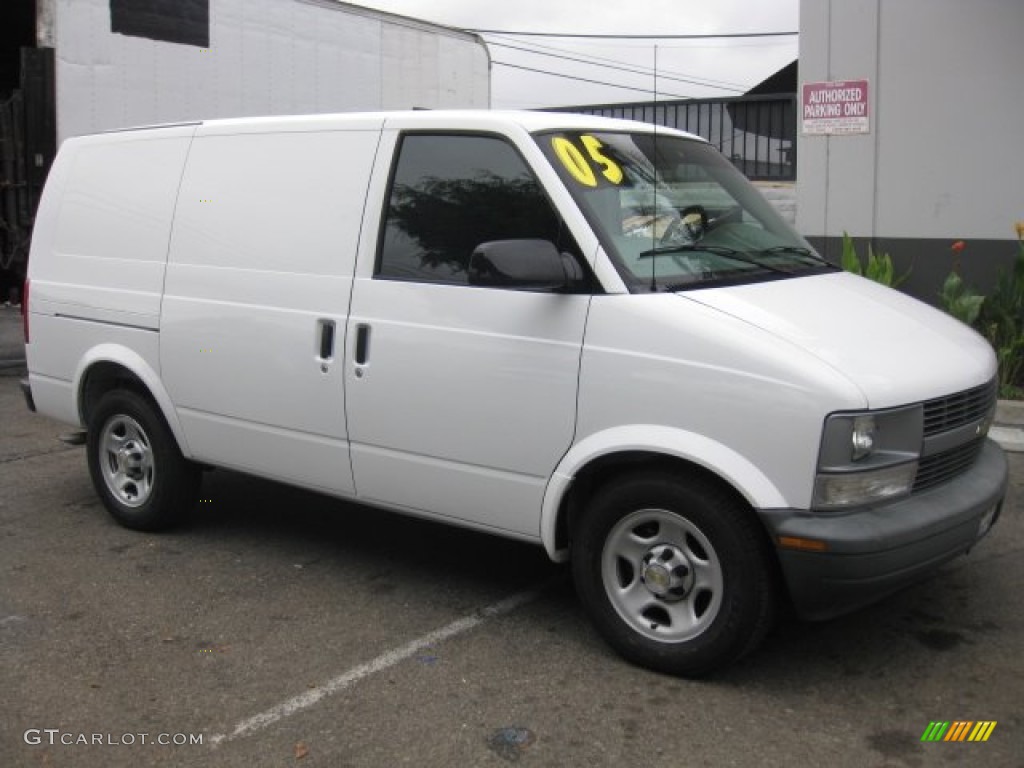 2005 Astro Cargo Van - Summit White / Medium Gray photo #1