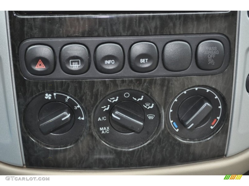 2005 Mercury Mariner V6 Premier 4WD Controls Photos