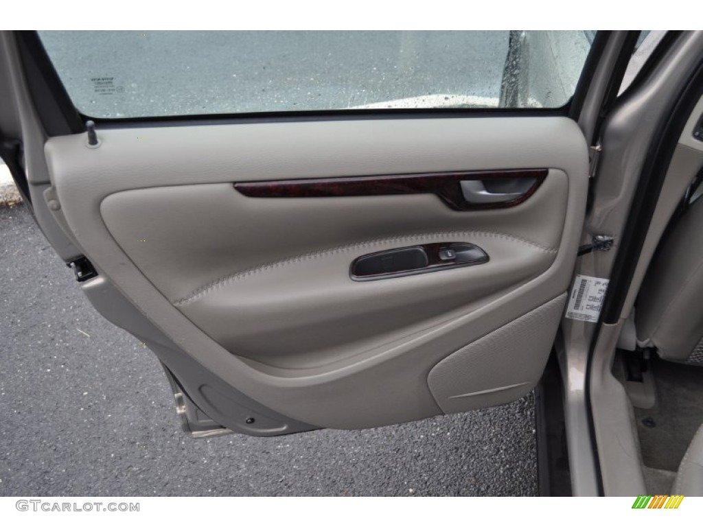 2003 Volvo XC70 AWD Beige/Light Sand Door Panel Photo #54527904