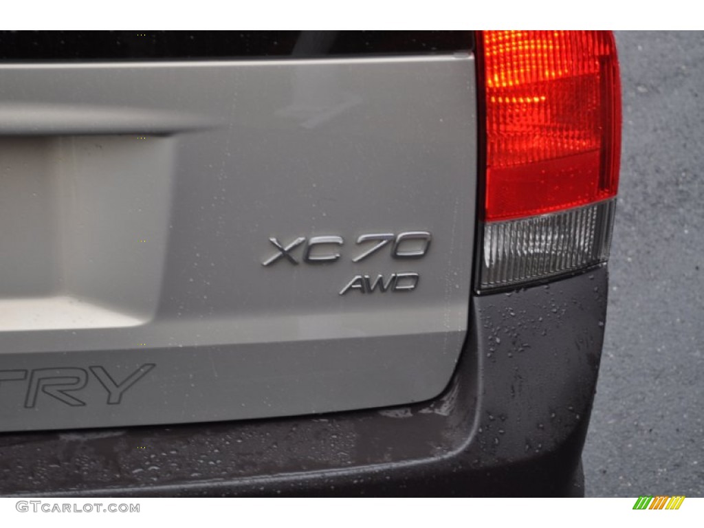 2003 Volvo XC70 AWD Marks and Logos Photos