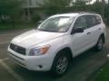 Super White - RAV4 4WD Photo No. 1