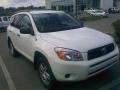 Super White - RAV4 4WD Photo No. 2