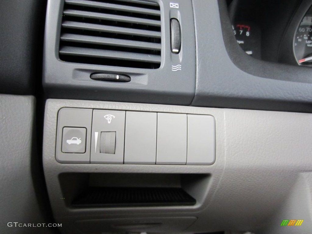 2007 Spectra EX Sedan - White / Gray photo #23