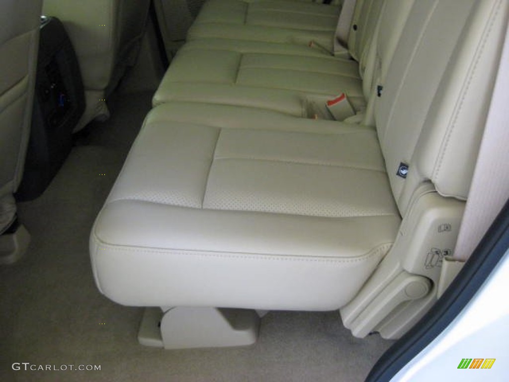 2012 Expedition XLT 4x4 - Oxford White / Camel photo #14