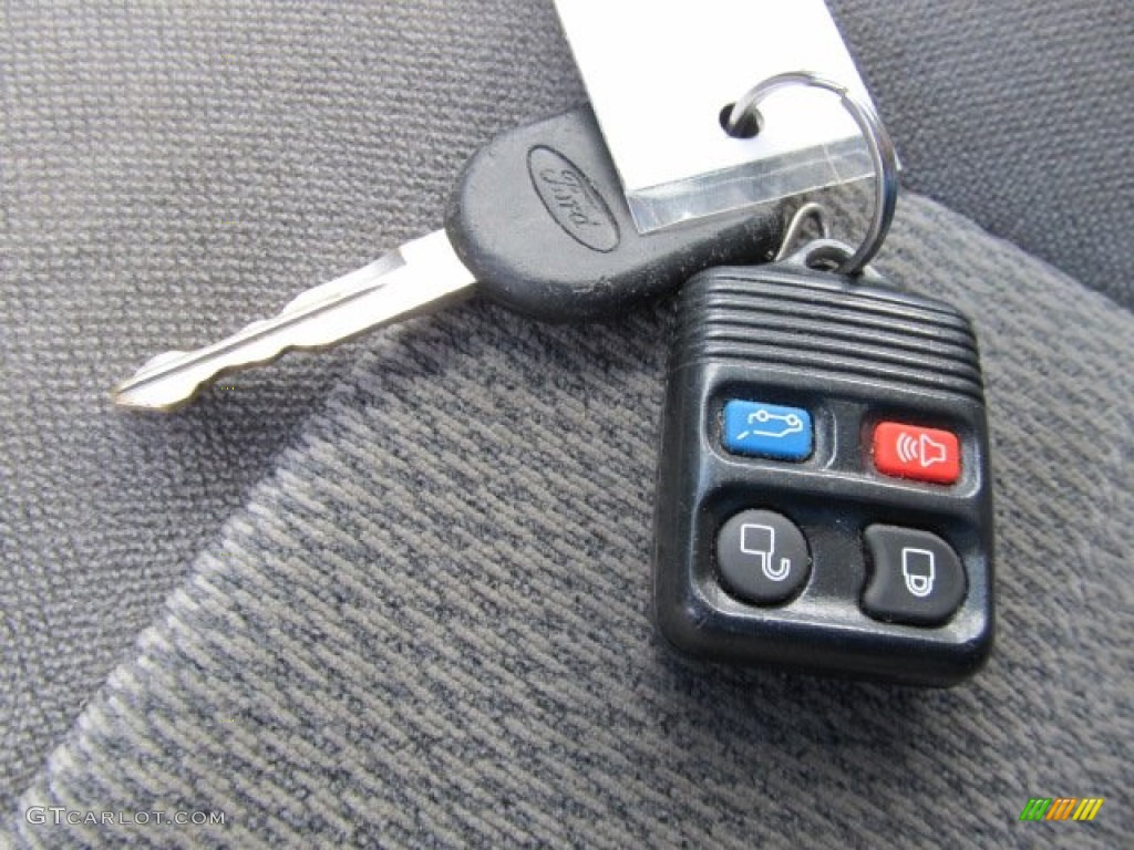 2005 Ford Explorer XLT 4x4 Keys Photos