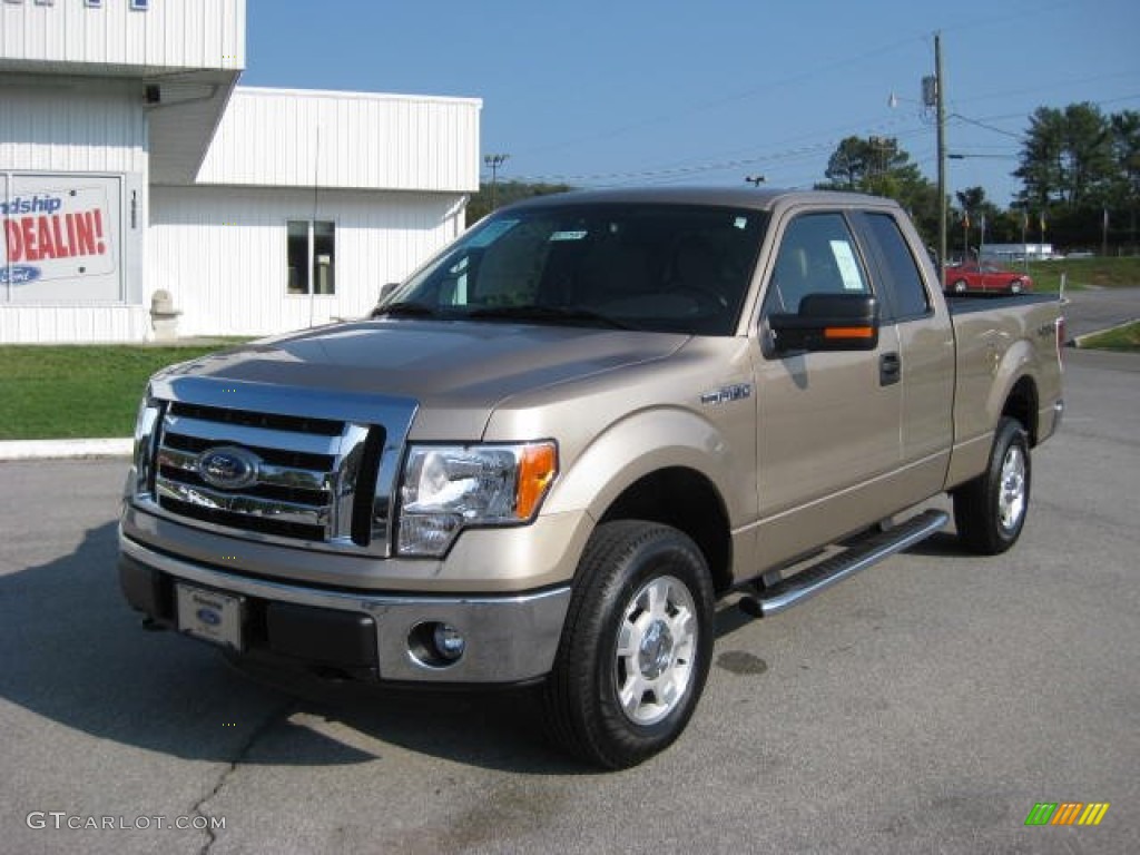 2011 F150 XLT SuperCab 4x4 - Pale Adobe Metallic / Pale Adobe photo #2