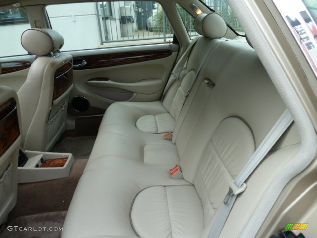 Oatmeal Interior 2000 Jaguar XJ Vanden Plas Photo #54539541