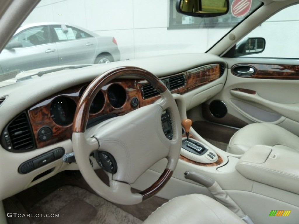 Oatmeal Interior 2000 Jaguar XJ Vanden Plas Photo #54539577