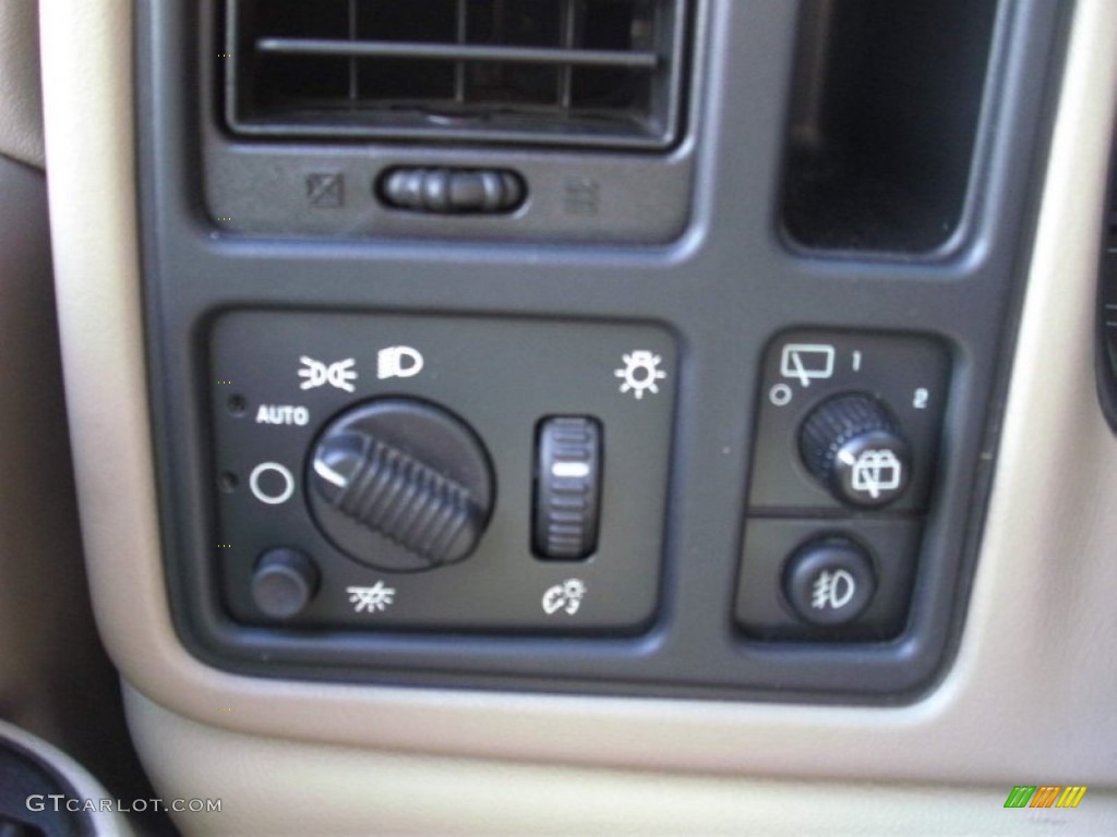2003 Chevrolet Suburban 1500 LT Controls Photo #54540024