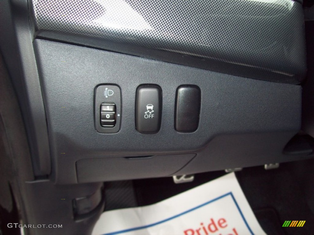 2011 Mitsubishi Lancer Evolution GSR Controls Photo #54543637