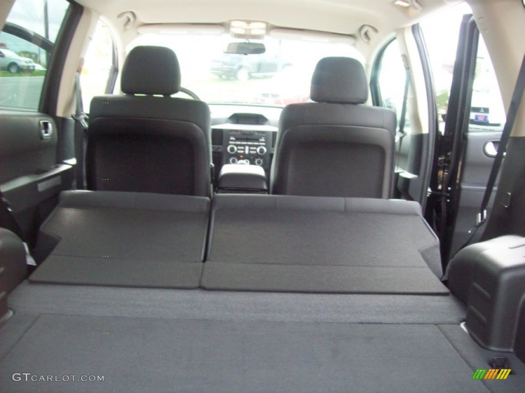2011 Mitsubishi Endeavor LS Trunk Photo #54544637