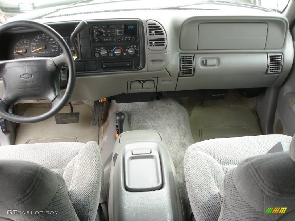 1997 Chevrolet Tahoe LS 4x4 Pewter Dashboard Photo #54550878