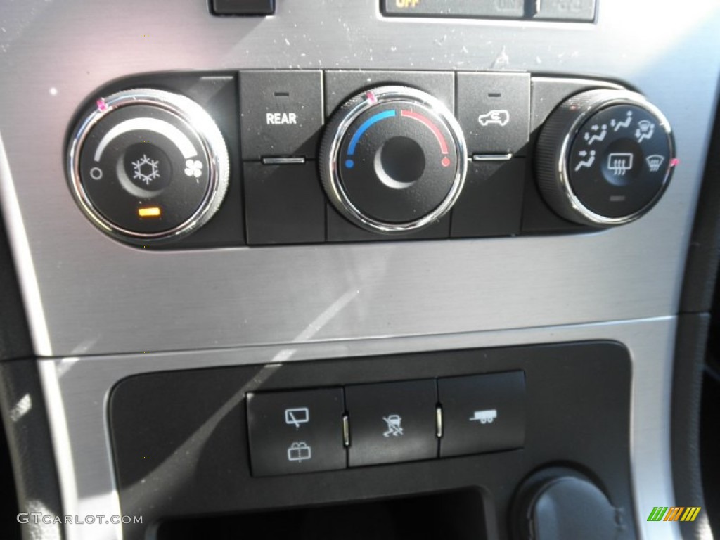 2011 GMC Acadia SL AWD Controls Photo #54552453