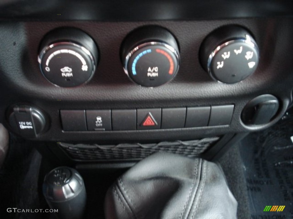 2011 Wrangler Sport 4x4 - Mango Tango Pearl / Black photo #22