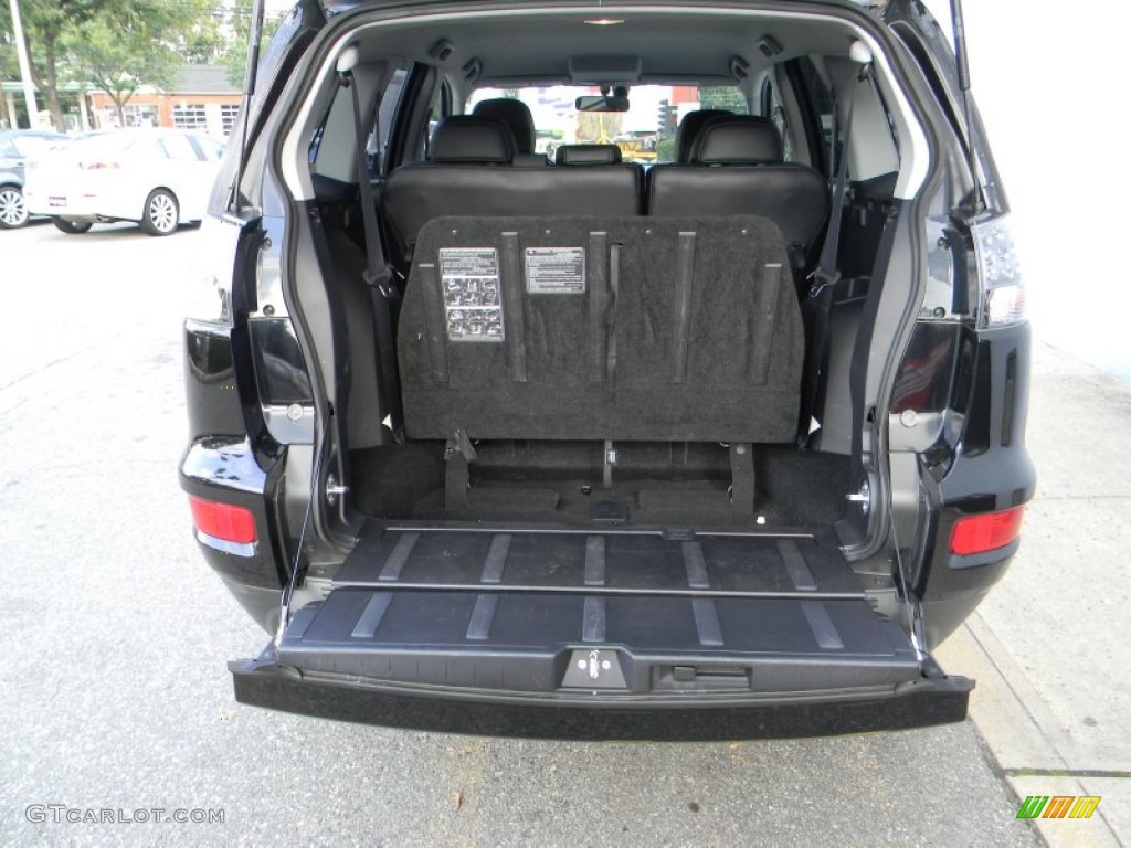2010 Mitsubishi Outlander XLS 4WD Trunk Photo #54556329