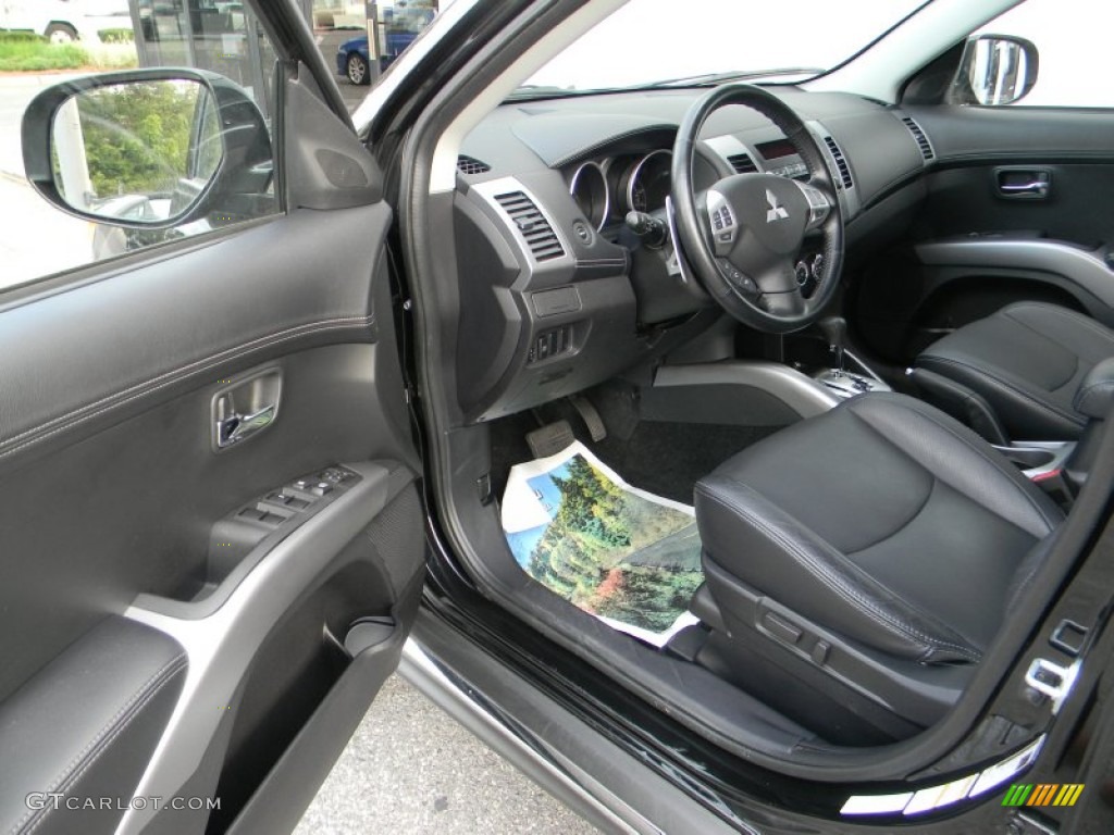 Black Interior 2010 Mitsubishi Outlander XLS 4WD Photo #54556383