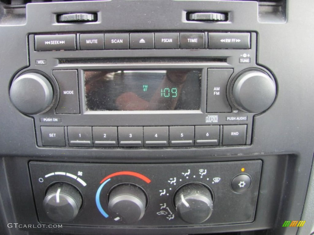 2005 Dodge Dakota ST Club Cab Audio System Photo #54558591