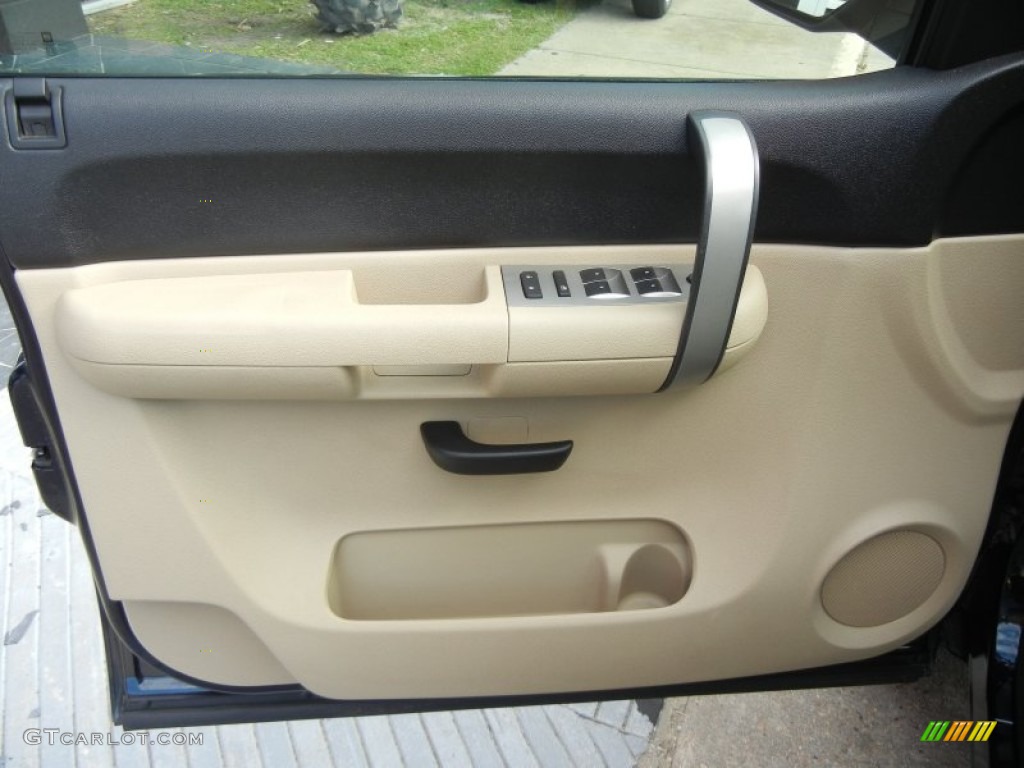 2007 Chevrolet Silverado 1500 LT Crew Cab Light Cashmere/Ebony Black Door Panel Photo #54560706