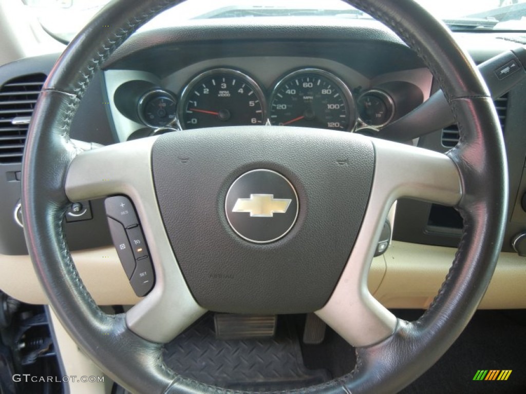 2007 Chevrolet Silverado 1500 LT Crew Cab Light Cashmere/Ebony Black Steering Wheel Photo #54560715