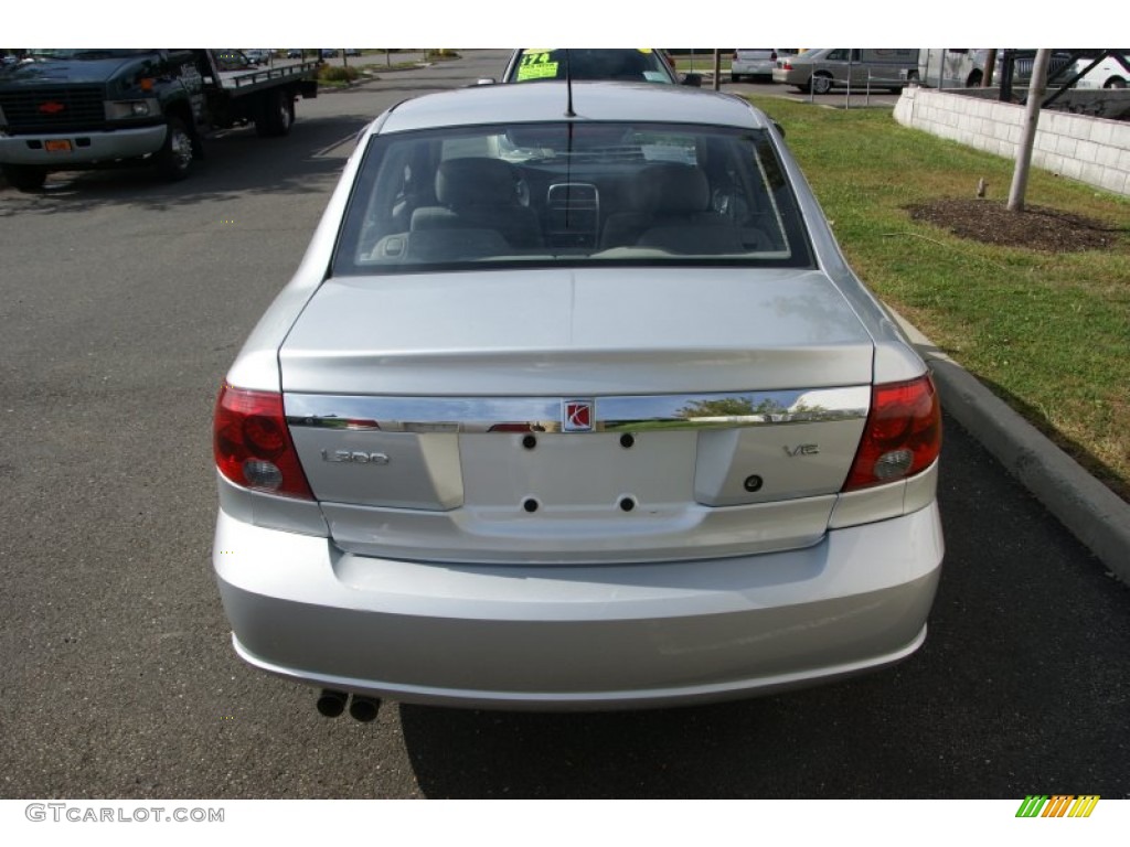 2005 L Series L300 Sedan - Silver Platinum / Grey photo #5