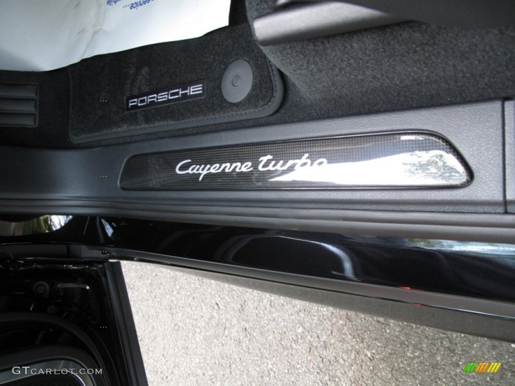 2012 Porsche Cayenne Turbo Marks and Logos Photos