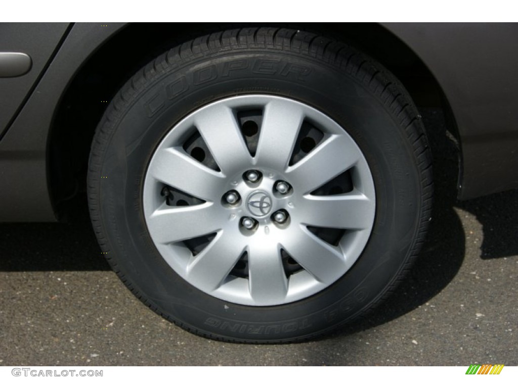 2004 Toyota Corolla LE Wheel Photo #54563766