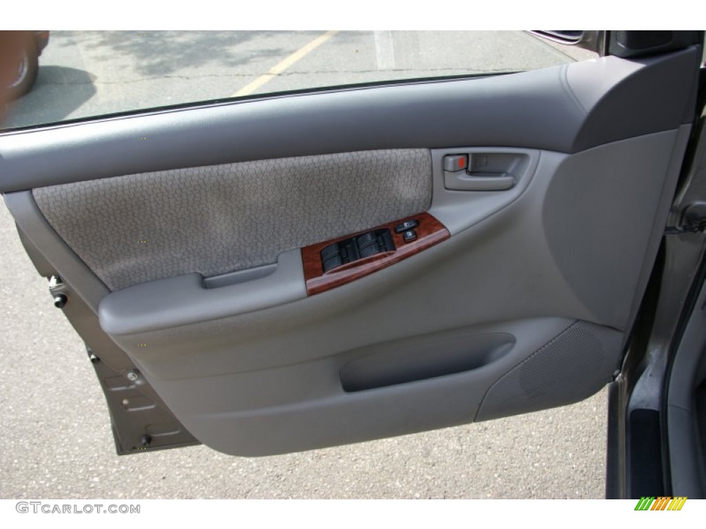 2004 Toyota Corolla LE Light Gray Door Panel Photo #54563793