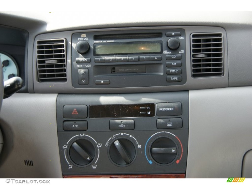 2004 Toyota Corolla LE Controls Photo #54563900