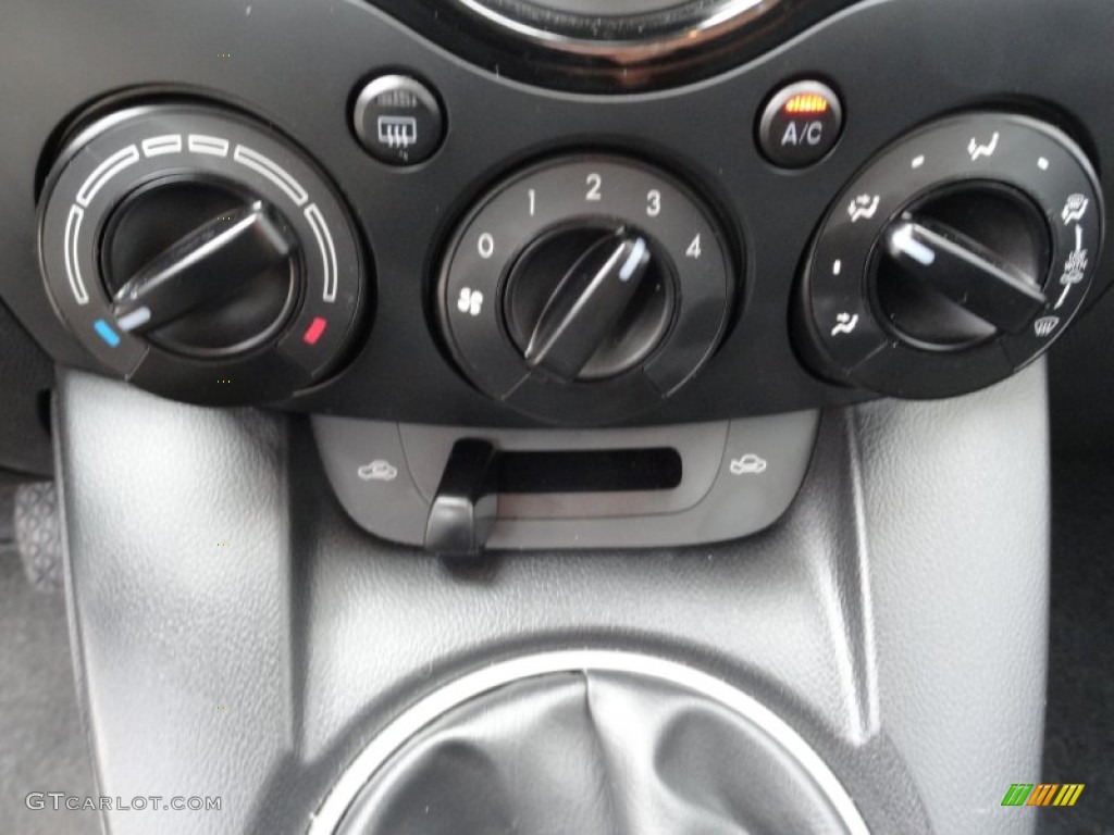 2011 Mazda MAZDA2 Sport Controls Photo #54564351