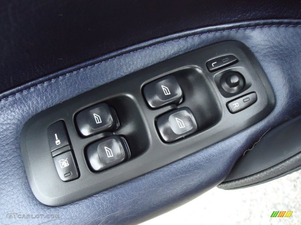 2004 Volvo S60 R AWD Controls Photo #54565005