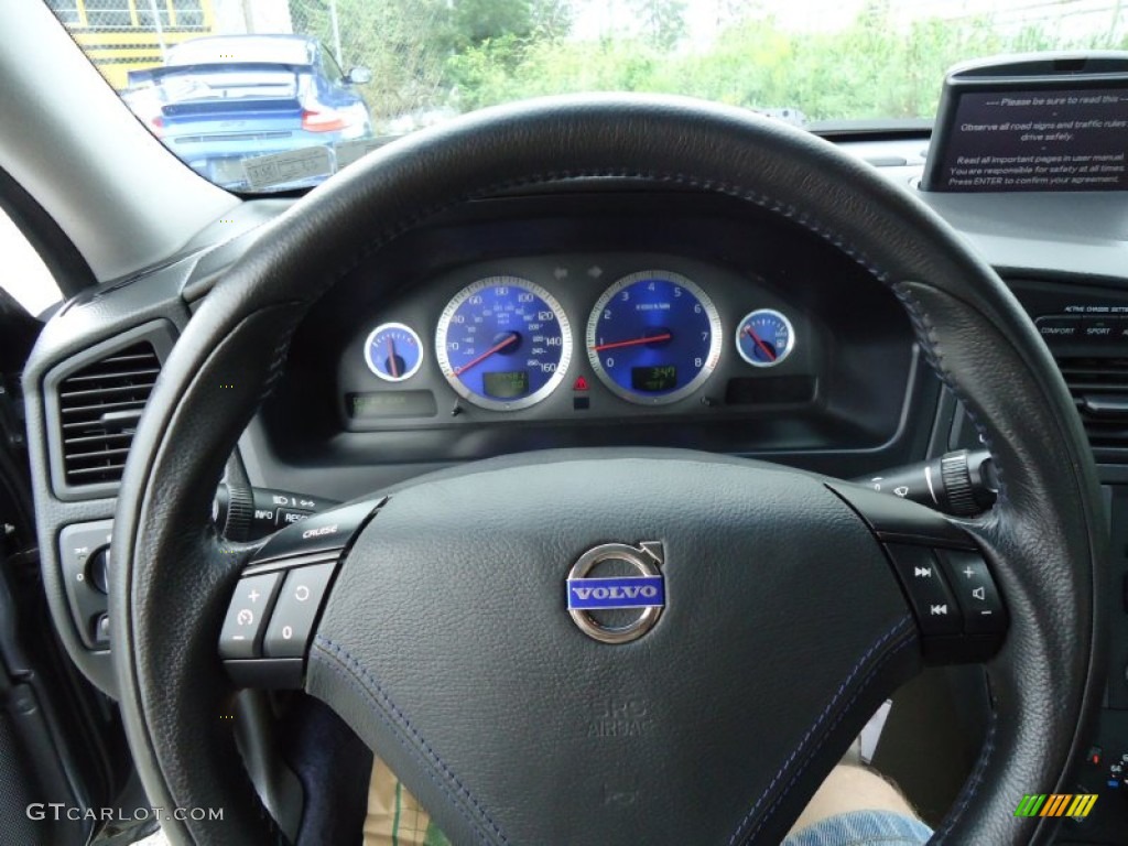 2004 Volvo S60 R AWD Nordkap Black/Blue R Metallic Steering Wheel Photo #54565296