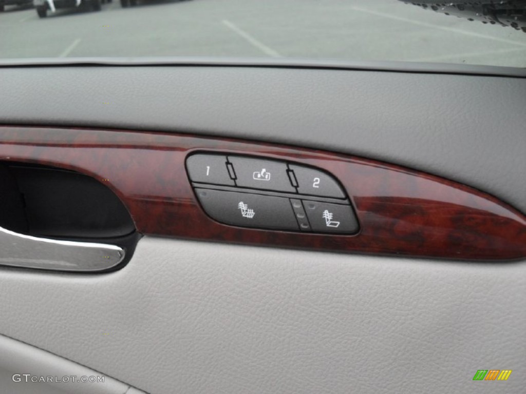 2009 Buick Lucerne CXL Controls Photo #54565620