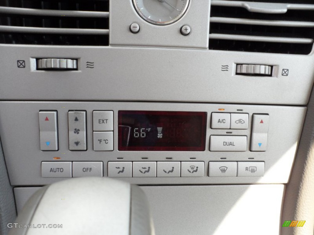 2004 Lincoln Aviator Luxury Controls Photo #54566406
