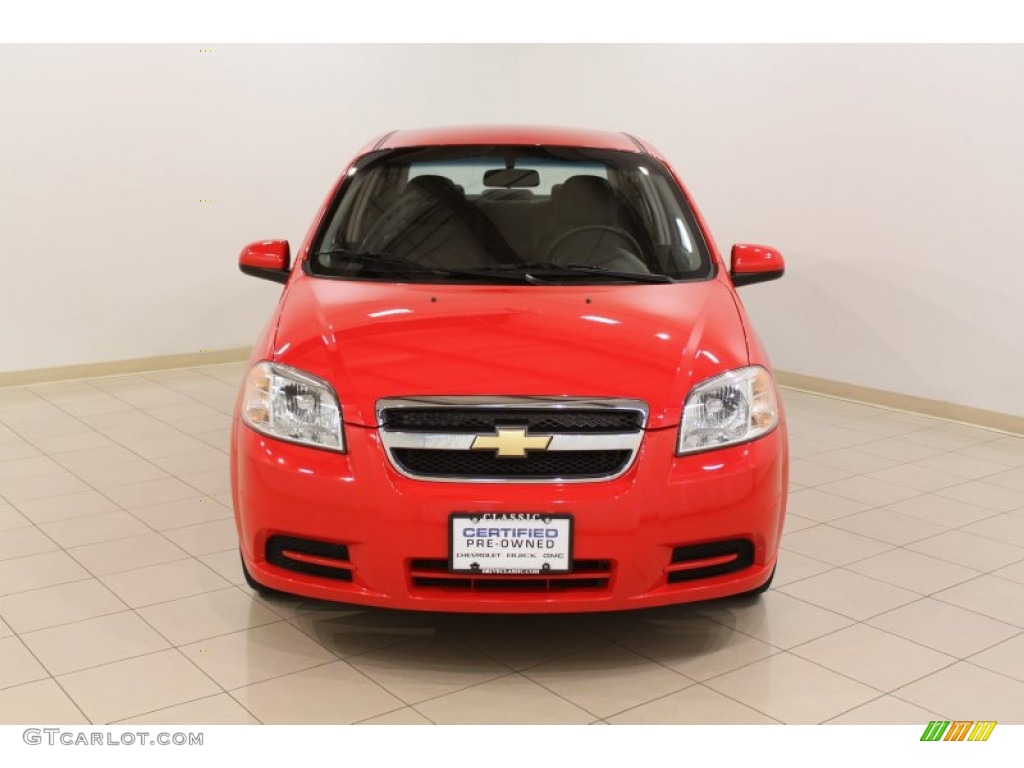 2010 Aveo LT Sedan - Victory Red / Charcoal photo #2