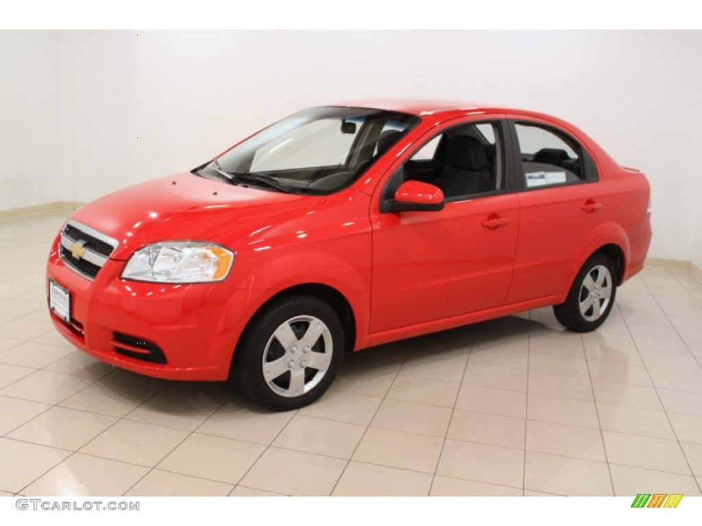 2010 Aveo LT Sedan - Victory Red / Charcoal photo #3