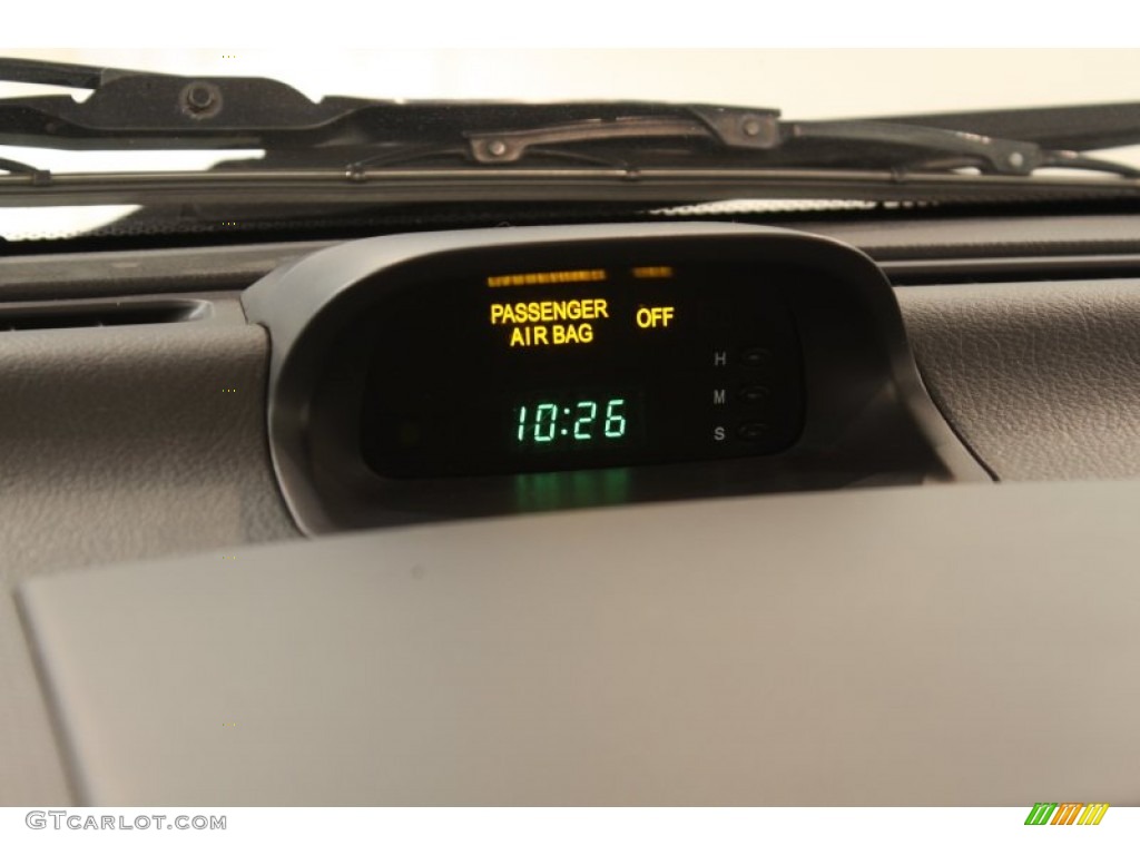 2010 Aveo LT Sedan - Victory Red / Charcoal photo #10