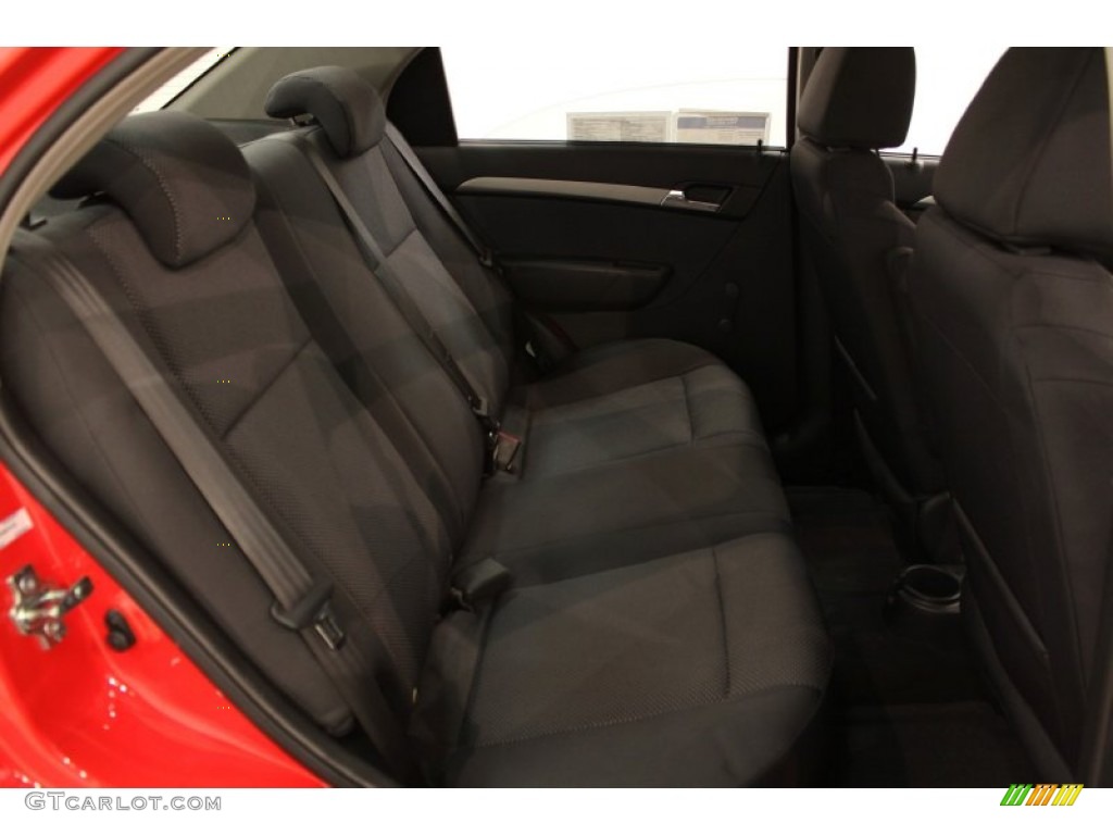 2010 Aveo LT Sedan - Victory Red / Charcoal photo #14