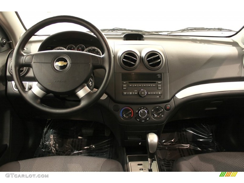 2010 Aveo LT Sedan - Victory Red / Charcoal photo #16