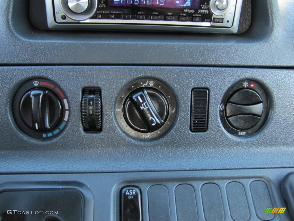 2006 Dodge Sprinter Van 2500 Cargo Controls Photo #54573674