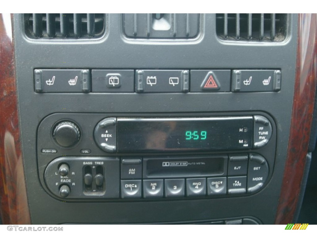 2003 Chrysler Town & Country LXi AWD Audio System Photos