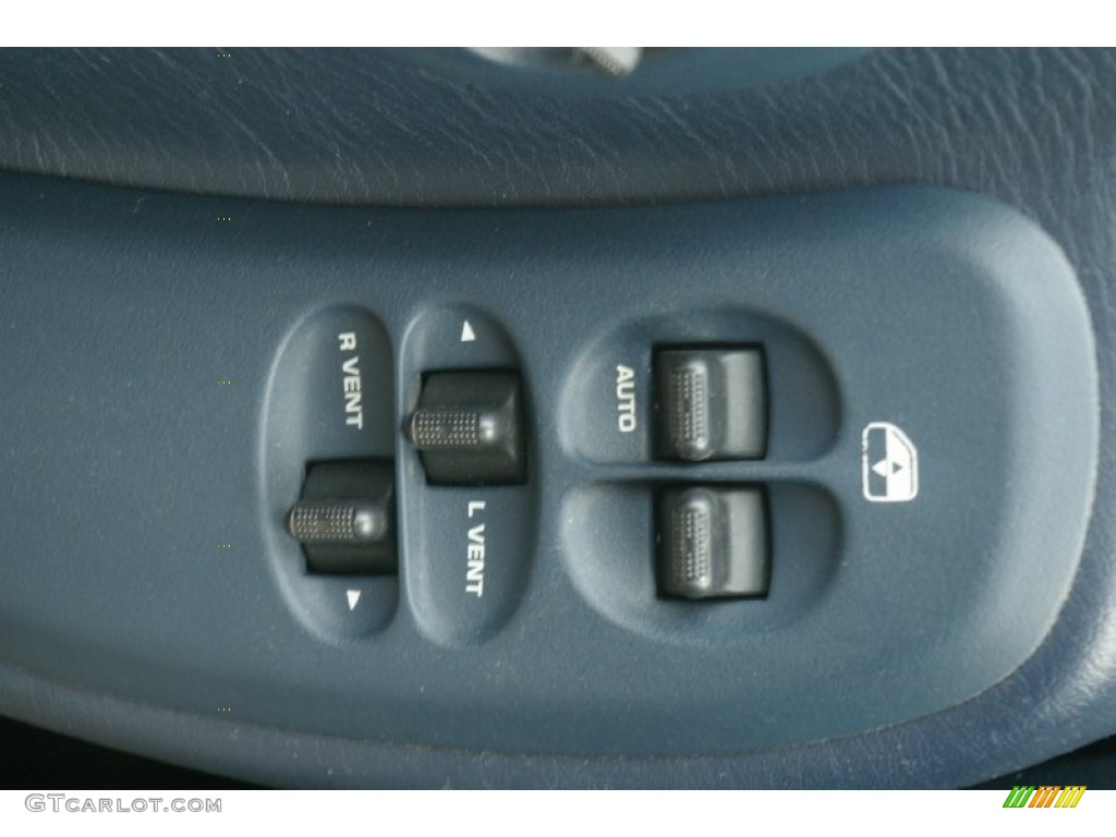 2003 Chrysler Town & Country LXi AWD Controls Photo #54574683