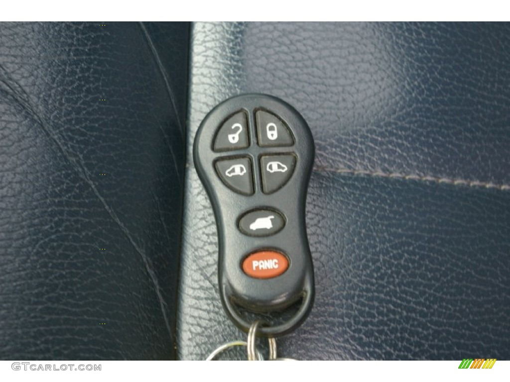 2003 Chrysler Town & Country LXi AWD Keys Photos