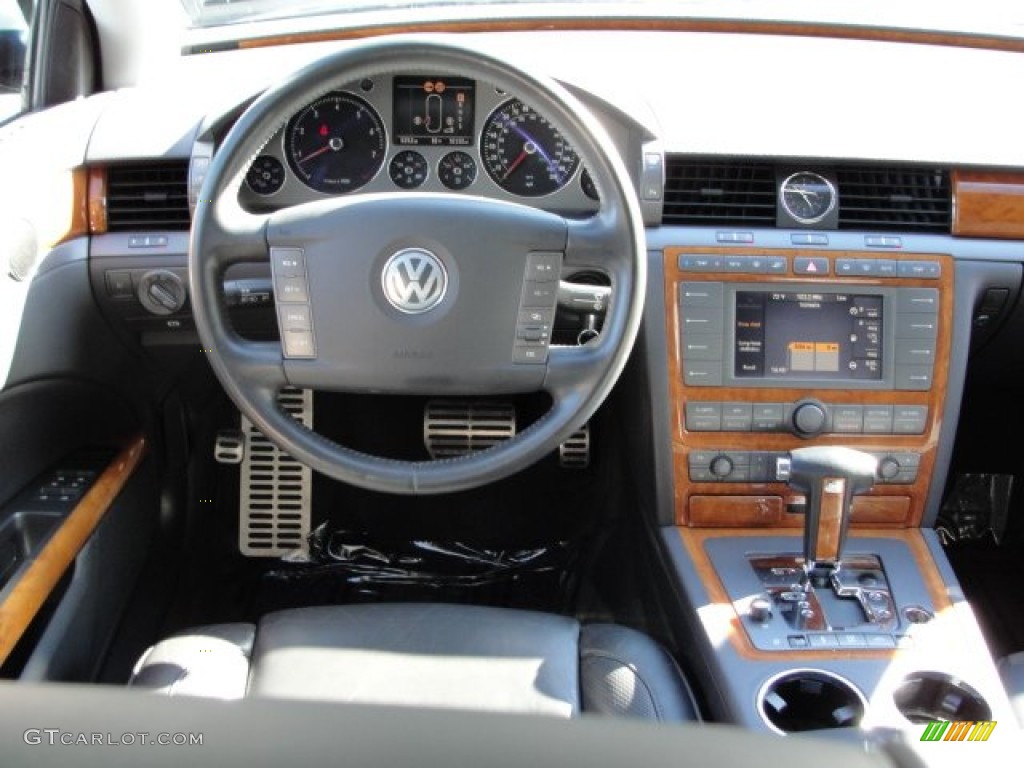 2004 Volkswagen Phaeton V8 4Motion Sedan Anthracite Dashboard Photo #54575046
