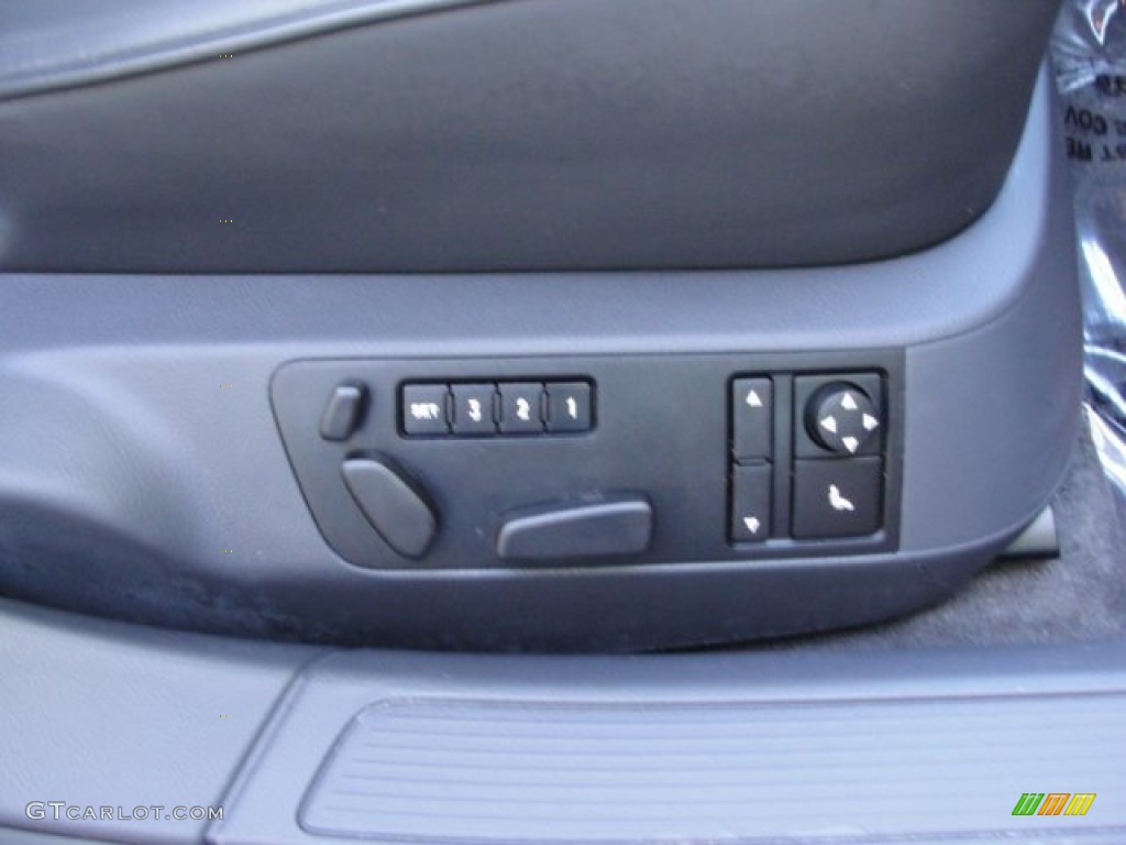 2004 Volkswagen Phaeton V8 4Motion Sedan Controls Photo #54575108